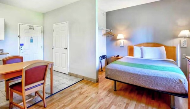 Homey 2 Full Beds Suite w/Kitchenette