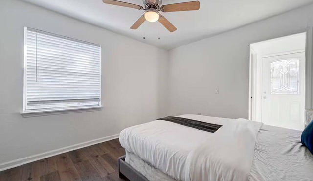 Homey & Spacious 4-bedroom house in fabulous Austin neighborhood