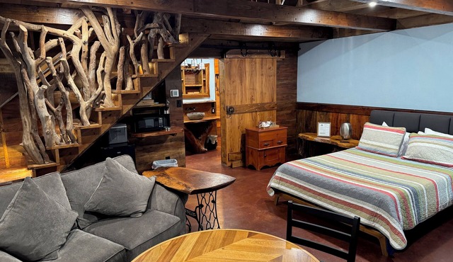 Honeymoon/Staycation Cabin