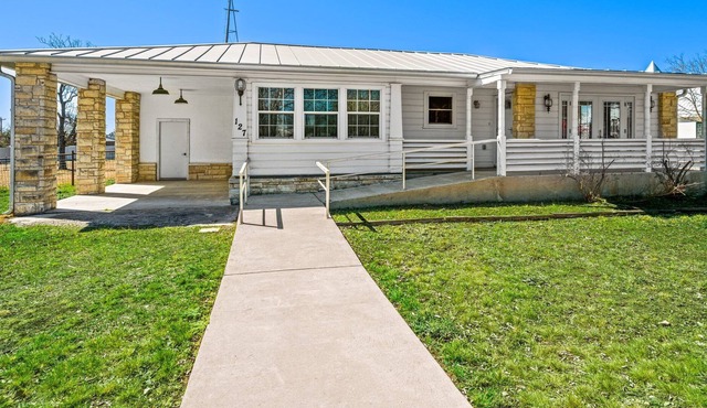 Hopf Haus Kitchen 2/1.5 Cottage | Full Commercial Kitchen | Wheel Chair Accessible