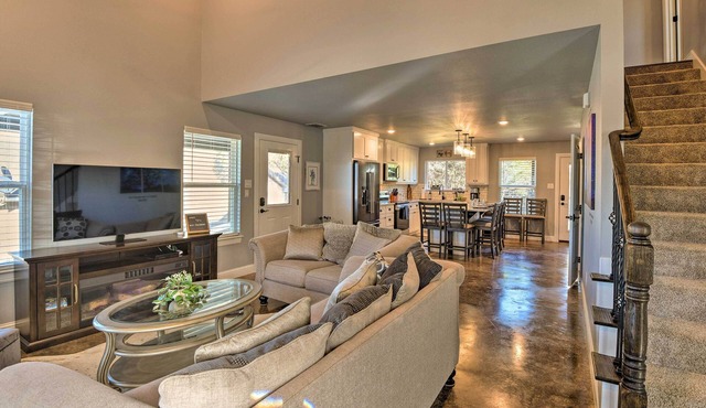 Hot Tub & Fire Pit! Cozy Granbury Escape Near Lake