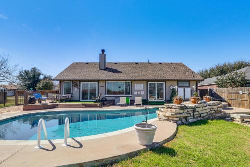 Hot Tub, Pool, & Fire Pit! Solar-Powered Hutto Gem