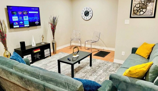 House 3-Bedroom 2-Full Baths FREE Garage Parking, Washer, Dryer in The Woodlands