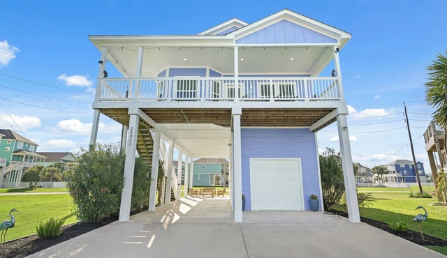 House listing with beautiful bay views, walking distance to pool and beach