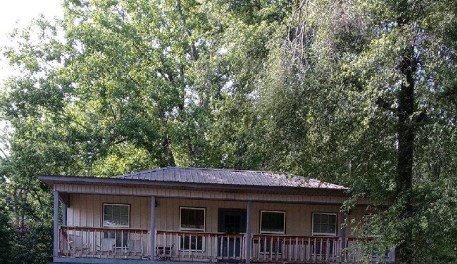 House located on Larto Lake! 200 yards from the water. private boatslip on dock