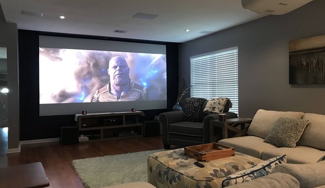 Huge 2-story, 4-bedroom with 4K Movie Theater and 6 beds