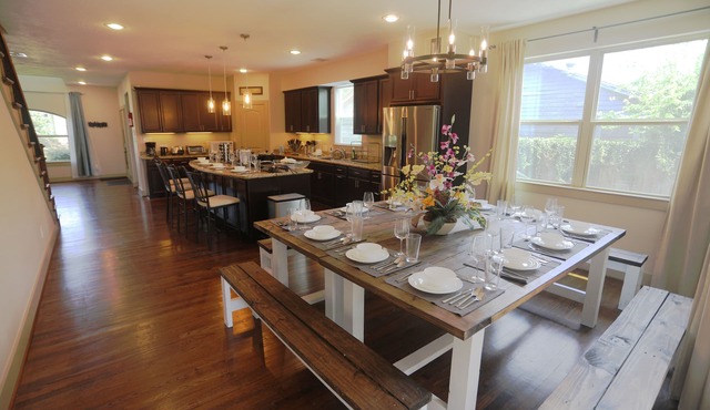 Huge Family Home by Medical Center & Downtown Houston - Sleeps 20