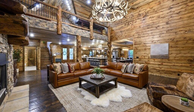 Hunter's Creekside Lodge