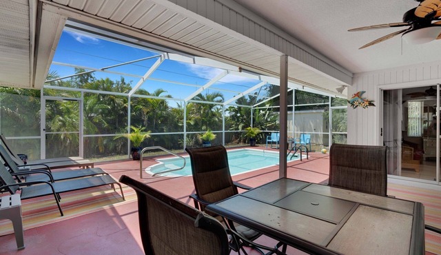 IMMACULATE 3BR 2 BATH PRIVATE POOL HOME MINUTES TO BEACHES, DOWNTOWN. in Venice