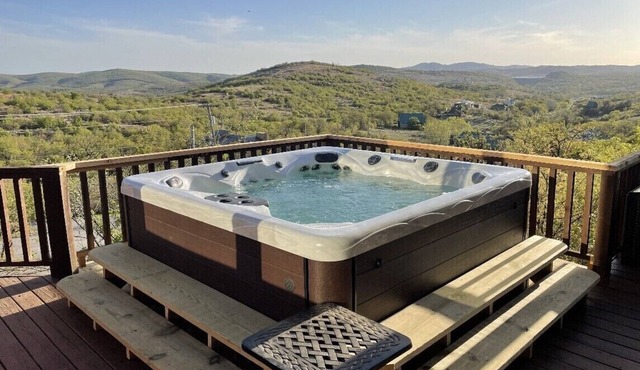 Incredible View! Large Deck Hot Tub 3Bedrm2Bath 6Beds EarthKeeperCabin! 8guest