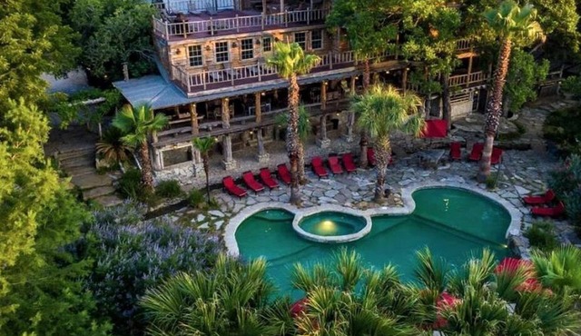Incredible Villa with Swimming Pool Nestled Amidst Trees in Chilton, Texas in Chilton