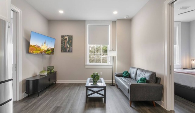 Inviting 2BR Suite Steps from Historic New Orleans
