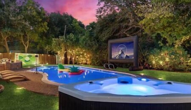 Iris - Pool | Hot Tub | Game Room | Outdoor Cinema