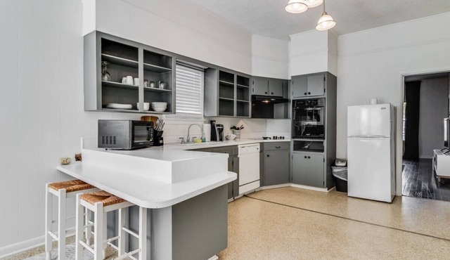 Jefferson Cottage | Walk Downtown & UL Lafayette