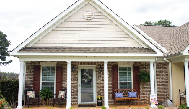 Just 18 mins from The Augusta National Golf Course and just 3 mins from SRP Park in North Augusta