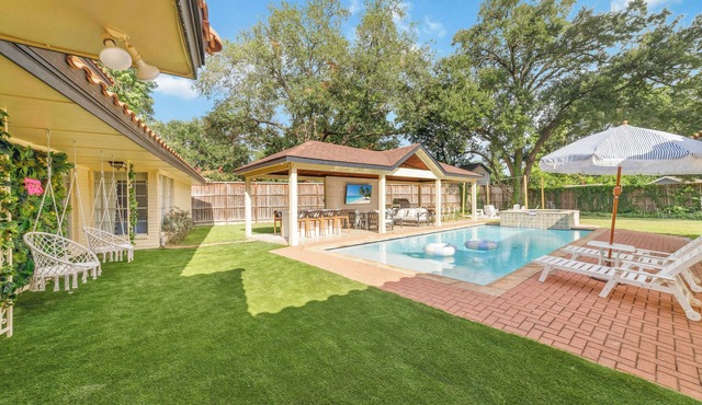 Katy Oasis with Huge Patio, Pool & Game Room