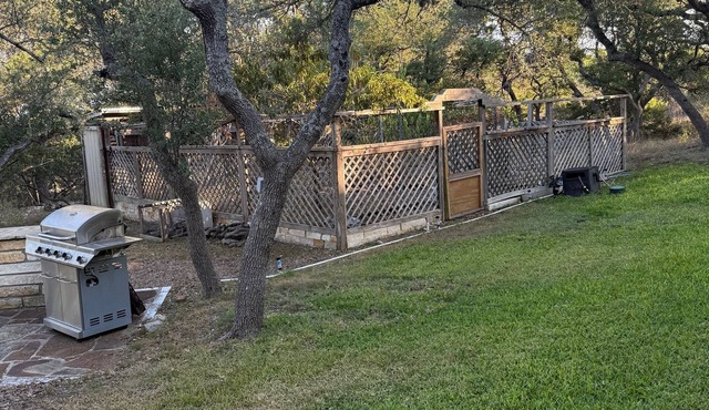 Kid Friendly 4-bedroom house in Dripping Springs with bunk bed room and big yard