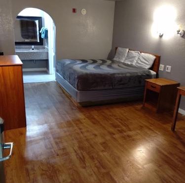 King Bed Hotel Studio 109