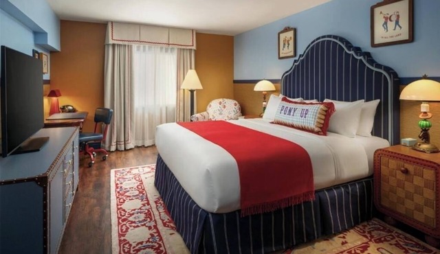 King Room Near Meadows School of the Arts DAL