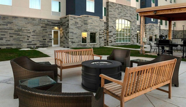 King Studio Suite Near Austin | Free Breakfast!