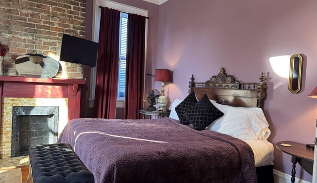 King suite-Balcony-Historic-Tropical Salt Pool-Near Essence