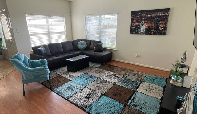 KING SUITE COZY 3 BEDROOM 3 BATHROOM HOME near IAH|DOWNTOWN!