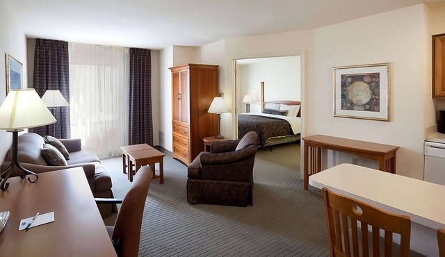 King Suite | Pool | Free Breakfast | Near Medical Center District | 3 Rooms