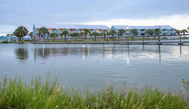 Kontiki Waterfront With Amazing Amenities!