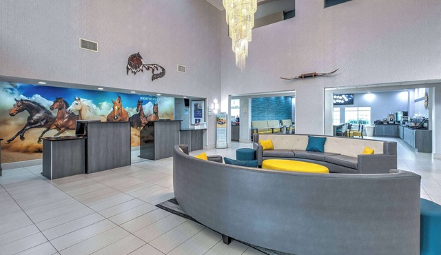 La Quinta Inn & Suites by Wyndham Weatherford