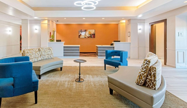 La Quinta Inn & Suites by Wyndham Winnie