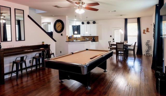 Lackland AFB in 5 with Hot Tub & Pool
