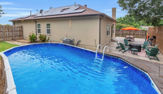 Lake-Area Retreat - Pool - Yard - Patio Games