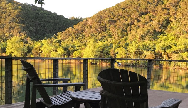 Lake Austin Waterfront Retreat - Hot Tub, SUP, WiFi, Dogs Welcome