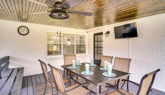 Lake Charles Home w/Gas Grill & Fenced-In Yard!