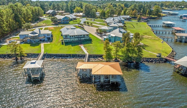 Lake Escape Paradise: Premier fishing getaway