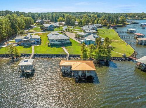 Lake Escape Paradise Premier fishing getaway