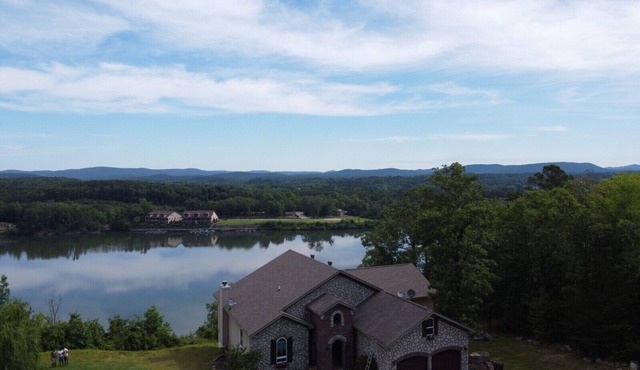 LAKE FRONT -LAKE HAMILTON - 4 Acres