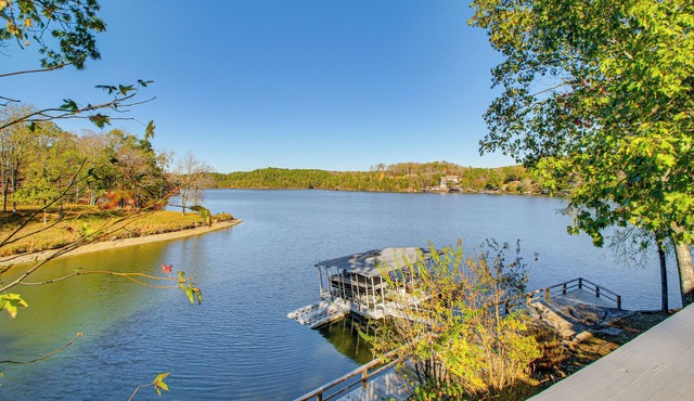 Lake Hamilton Escape w/Boardwalk & Boat Dock!