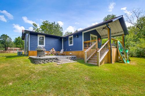 Lake Hamilton Retreat w/Kayaks & Spacious Yard!