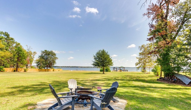 Lake Palestine Vacation Rental w/ Deck, Boat Dock