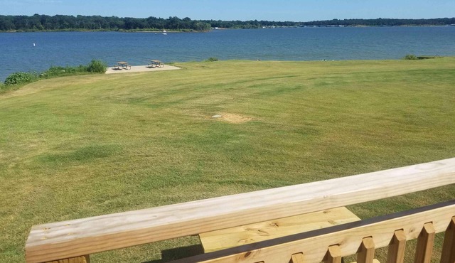 Lake Texoma Lakefront Cabin - The Willows