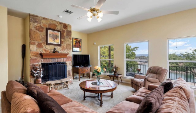 Lake Travis Waterfront Home: Boat Dock, Balcony, Winery