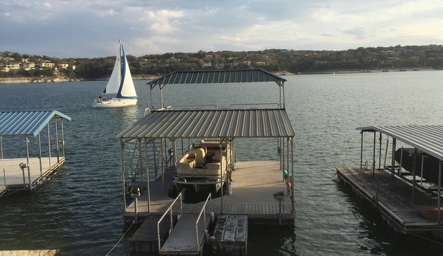Lake Travis Waterfront - Outstanding Views, Boat Dock/Deep Water, Walk to Pool