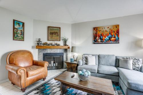 Lake-View Townhome w/Pool Access in Houston Area!
