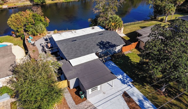 Lakefront 5BR/4BA Home w/Hot Tub, Fire Pit & BBQ – Perfect for Groups! in Jacksonville