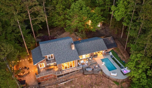 Lakefront 6BR w/Heated Pool & Hot Tub + Kayaks in Hot Springs