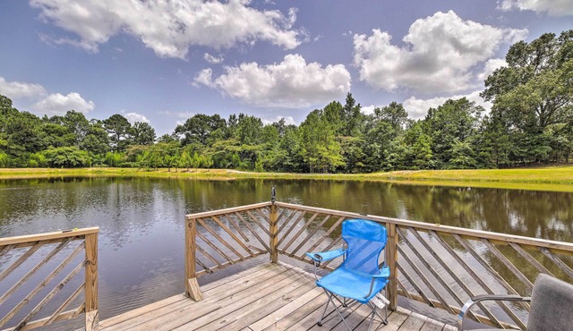 Lakefront Cabin w/Access to 2 Paddleboats!