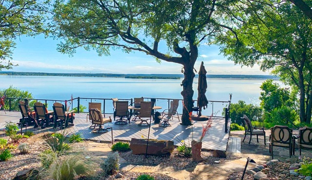 Lakefront estate with spectacular views, large deck, tiki bar, & private dock