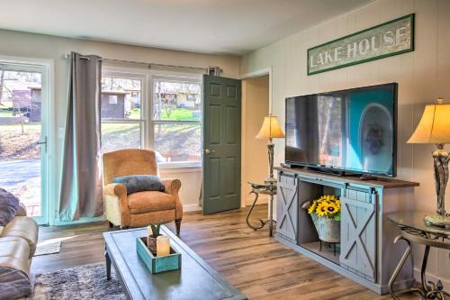 Lakefront Gem w/Screened Porch + Game Room! in Shell Knob