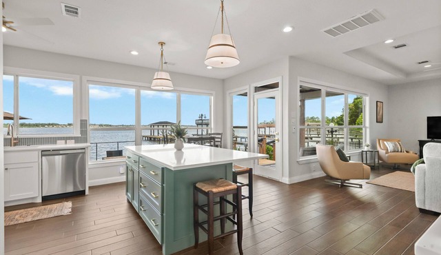 Lakefront Getaway w/Hot Tub, Kayaks & Spacious Deck